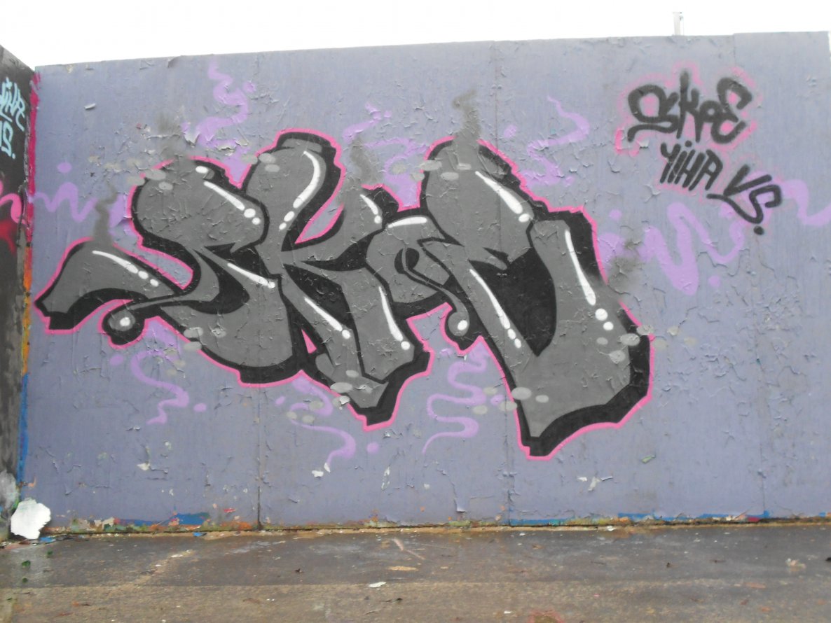 Graffiti Wall - Photo by skoe1