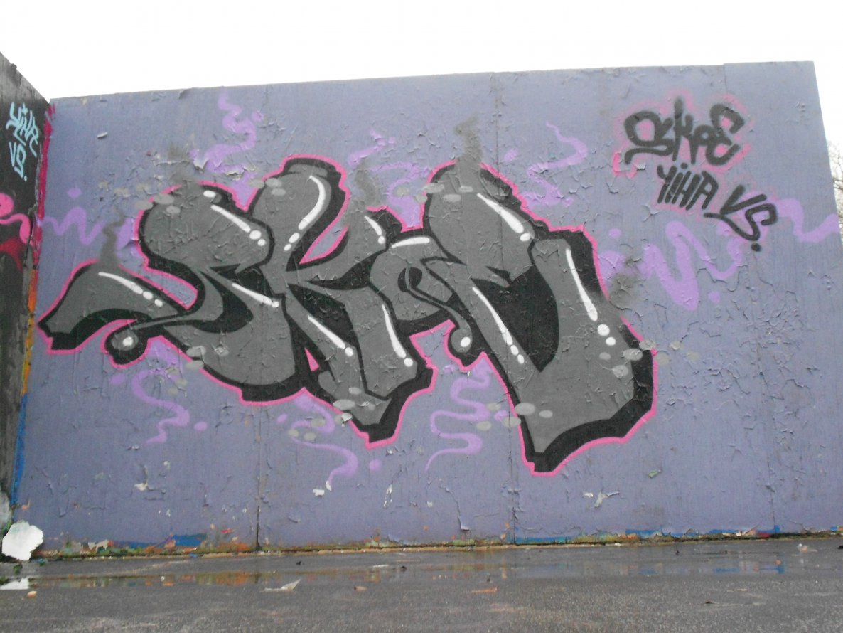 Graffiti Wall - Photo by skoe1