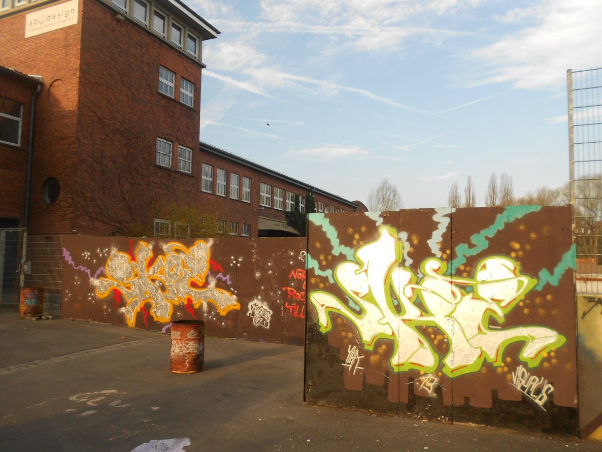 Graffiti Wall - Photo by skoe1