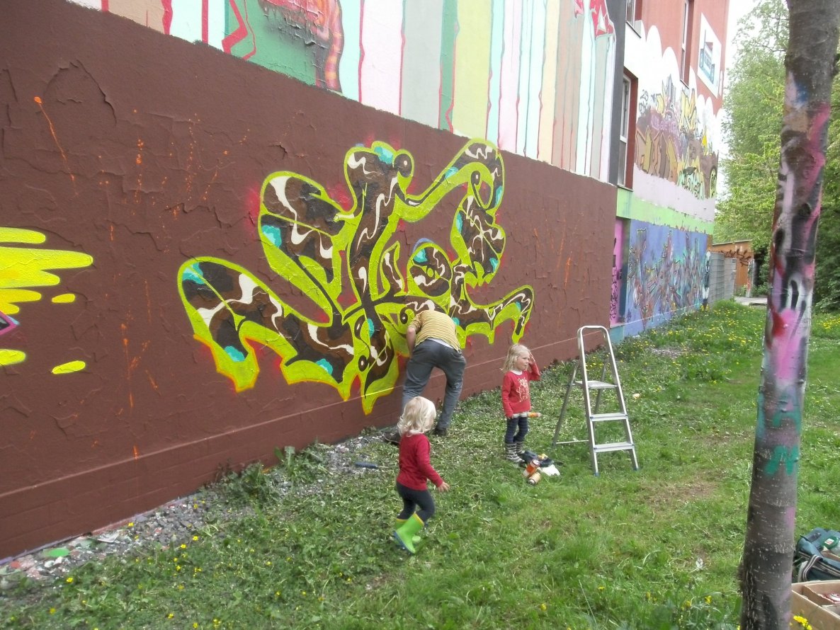 Graffiti Wall - Photo by skoe1