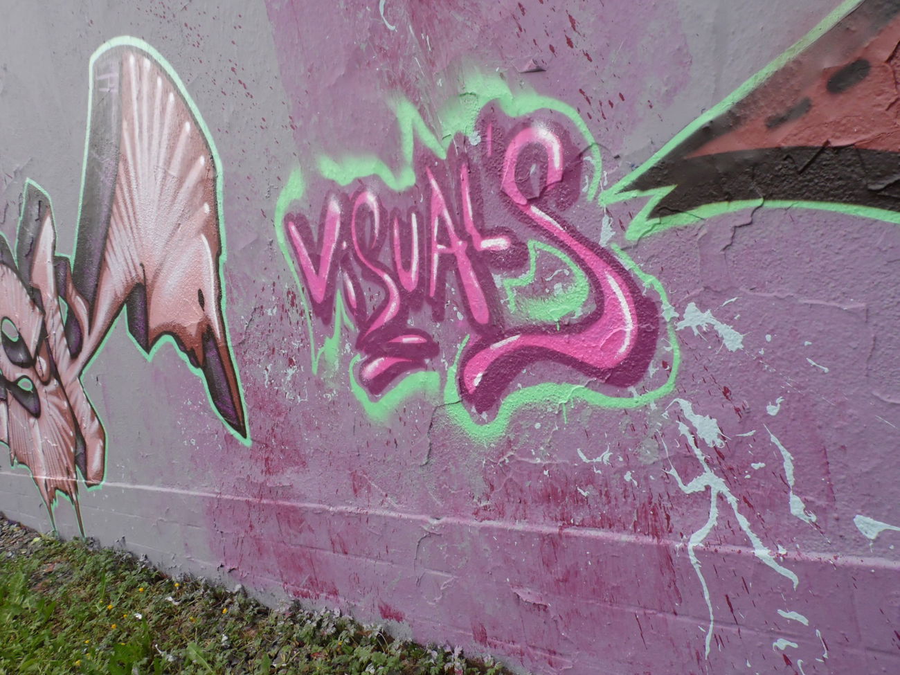 Graffiti Wall - Photo by skoe1