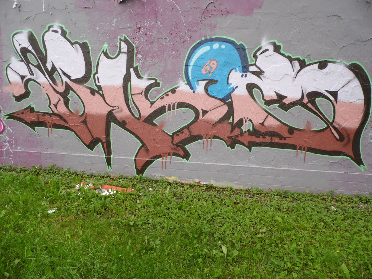 Graffiti Wall - Photo by skoe1