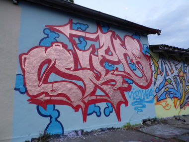 Graffiti Wall - Photo by skoe1