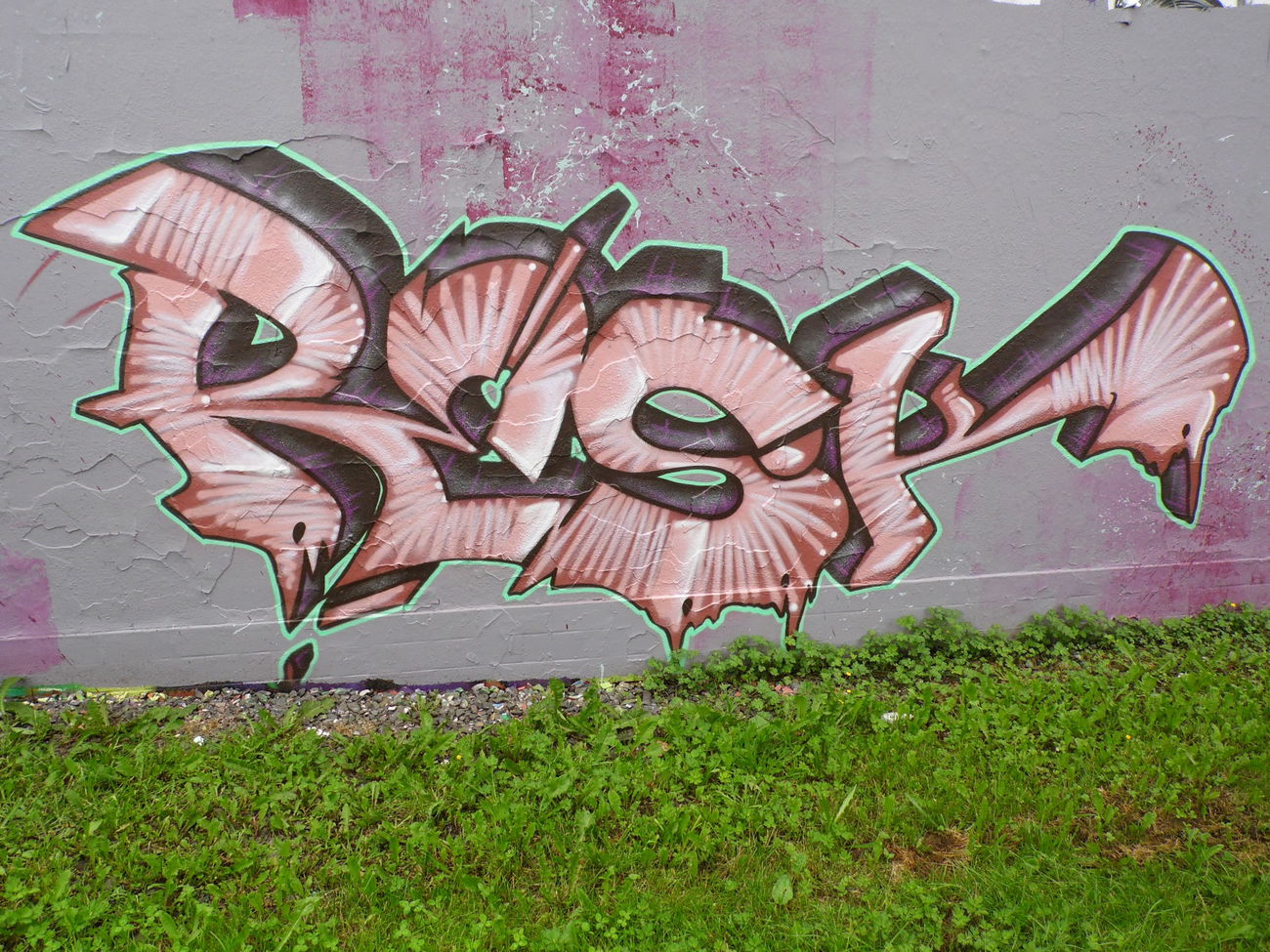 Graffiti Wall - Photo by skoe1