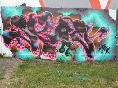 Graffiti Wall - Photo by skoe1