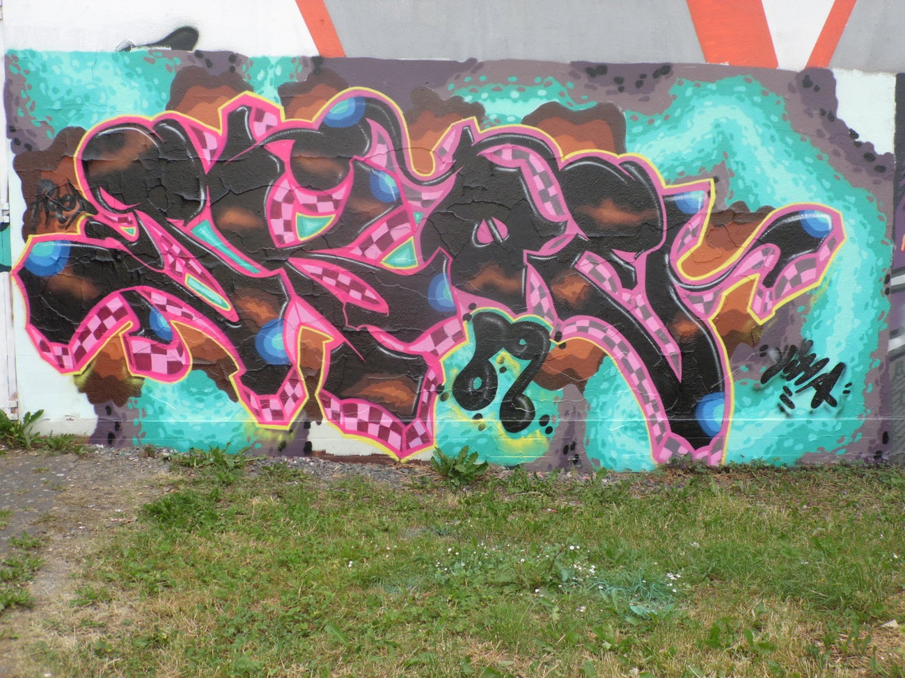 Graffiti Wall - Photo by skoe1