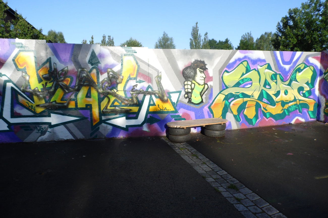 Graffiti Wall - Photo by skoe1