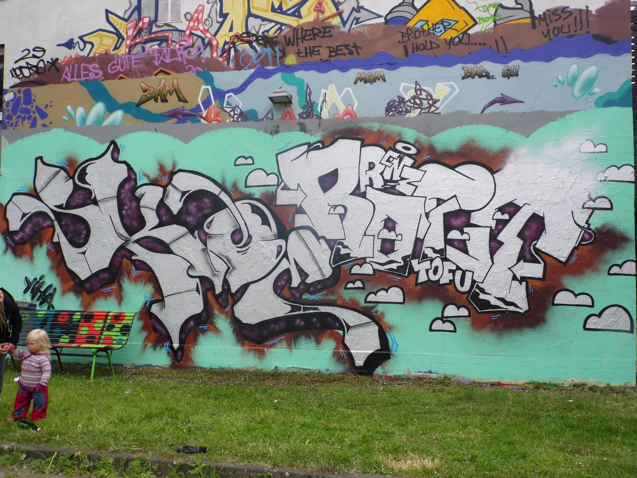 Graffiti Wall - Photo by skoe1