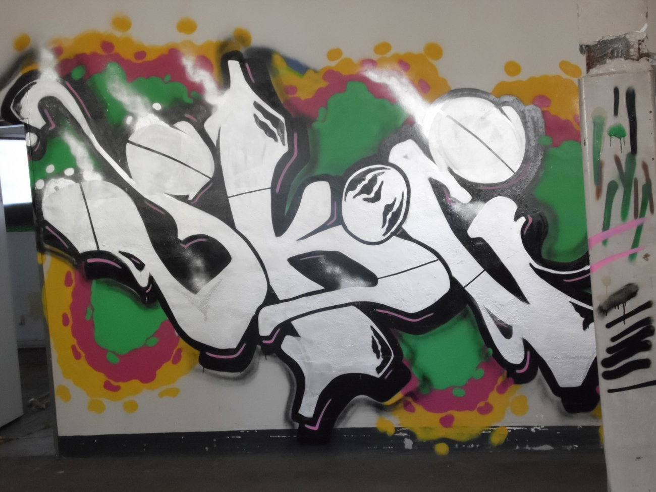 Graffiti Wall - Photo by skoe1