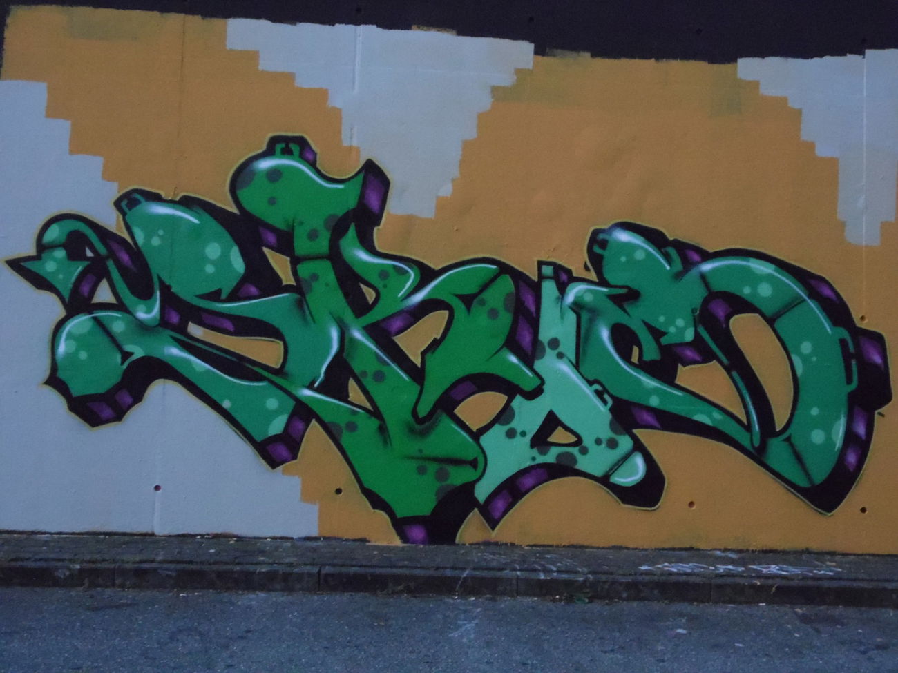 Graffiti Wall - Photo by skoe1 (2016)