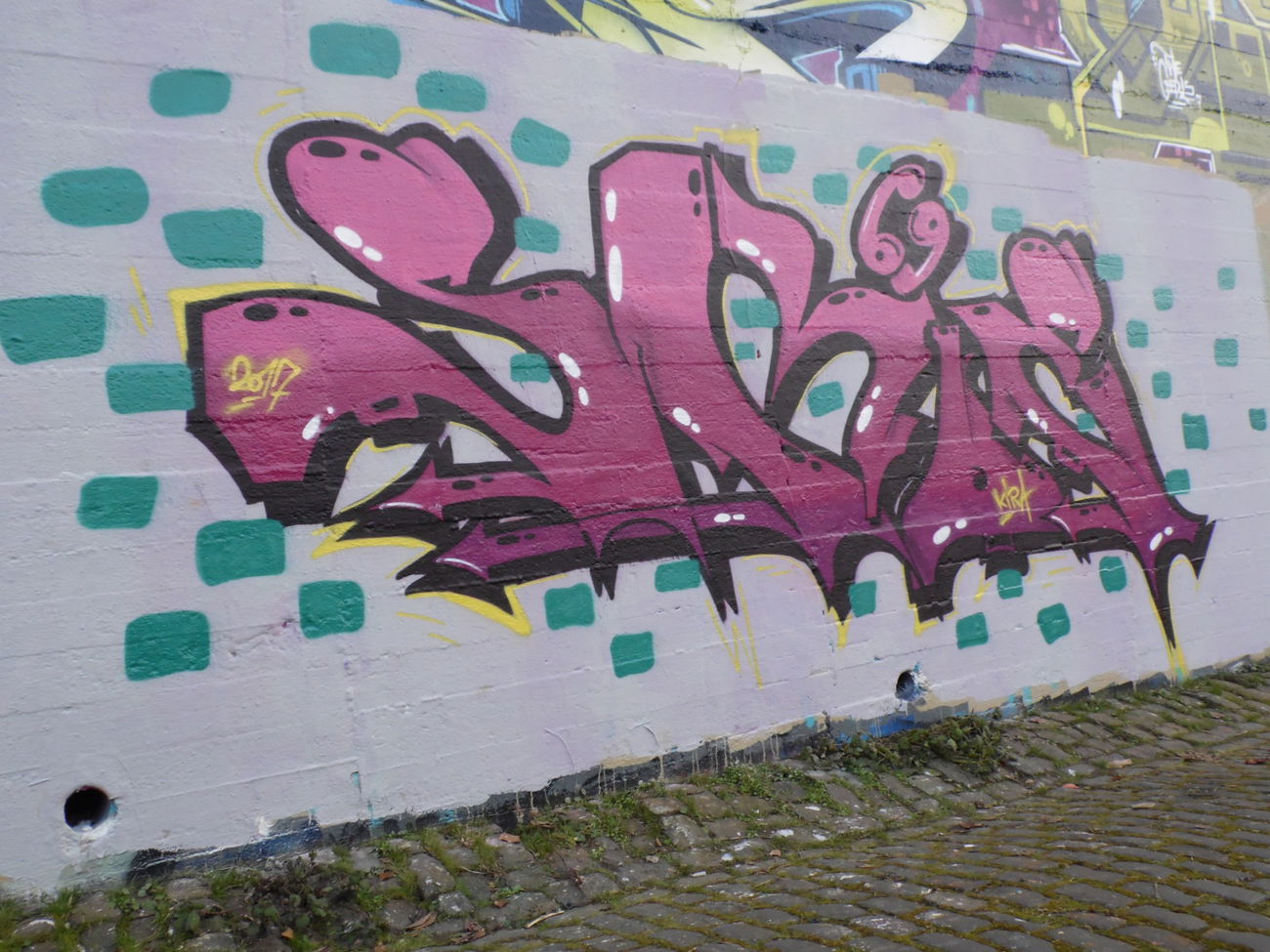 Graffiti Wall - Photo by skoe1