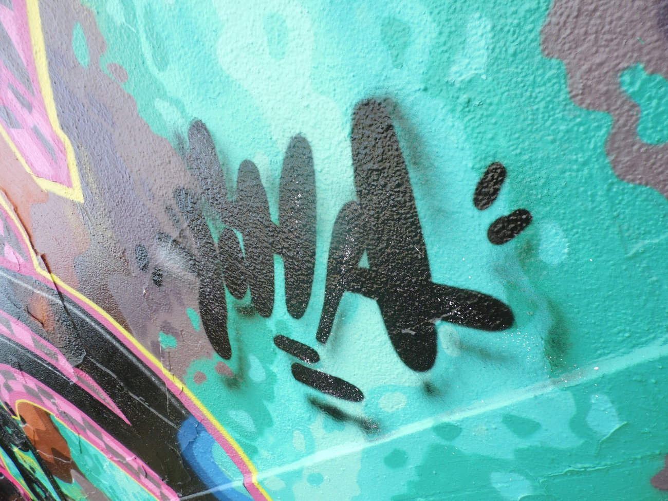 Graffiti Wall - Photo by skoe1