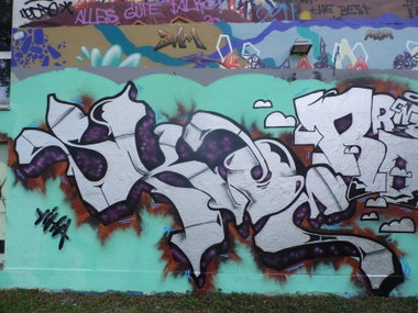 Graffiti Wall - Photo by skoe1