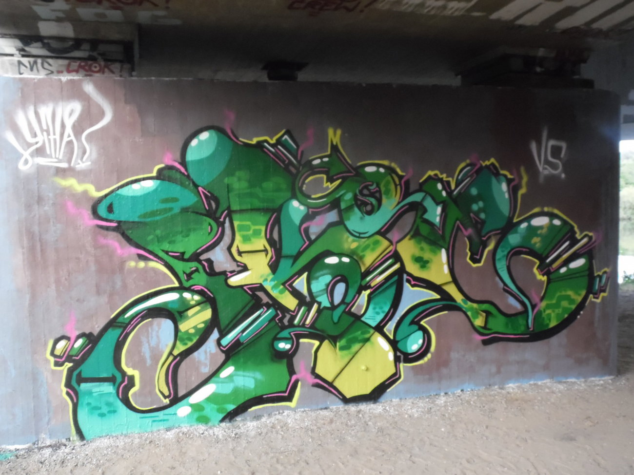 Graffiti Wall - Photo by skoe1