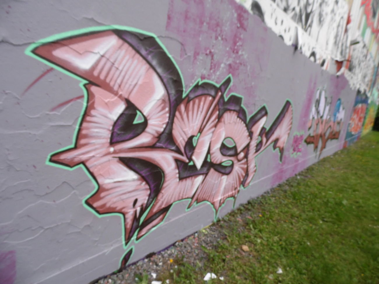 Graffiti Wall - Photo by skoe1