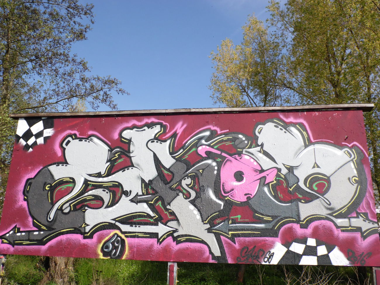 Graffiti Wall - Photo by skoe1 (2016)