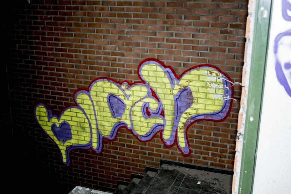 Graffiti Bombing in Dortmund - Photo by skordi - black, brick, strairs (2011)