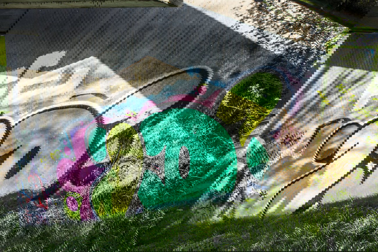 Graffiti Bombing in Dortmund - Photo by skordi - ID, wall, trainline (2013)