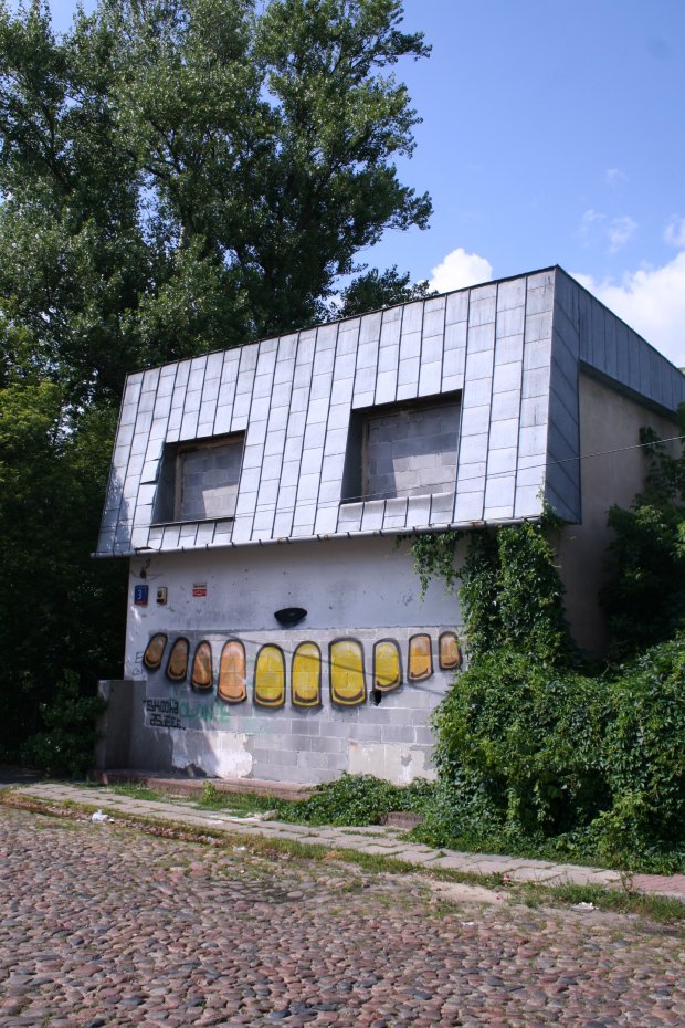 Graffiti Street Art in Warsaw - Photo by skuha - skuha, asjee (2013)