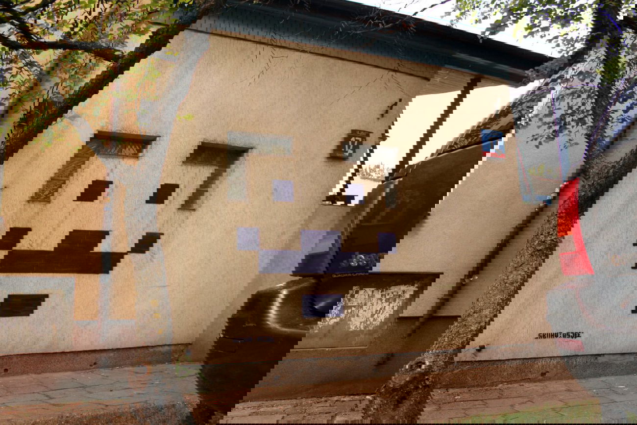 Graffiti Street Art in Warsaw - Photo by skuha - skuha, asjee (2012)