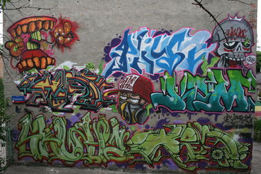 Graffiti Wall in Warsaw - Photo by skuha - scub, plum, weed (2011)