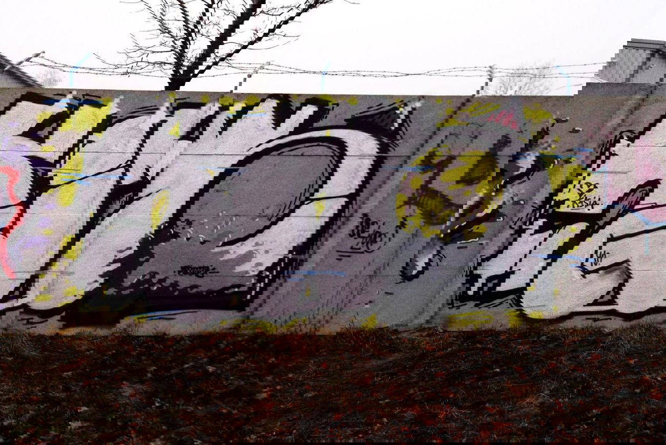 Graffiti Wall - Photo by smOkers3 - KOMS (2013)