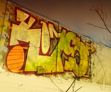 Graffiti Wall - Photo by smOkers3 - koms! (2014)