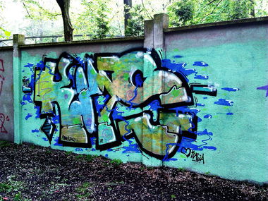 Graffiti Wall - Photo by smOkers3 - koms (2014)
