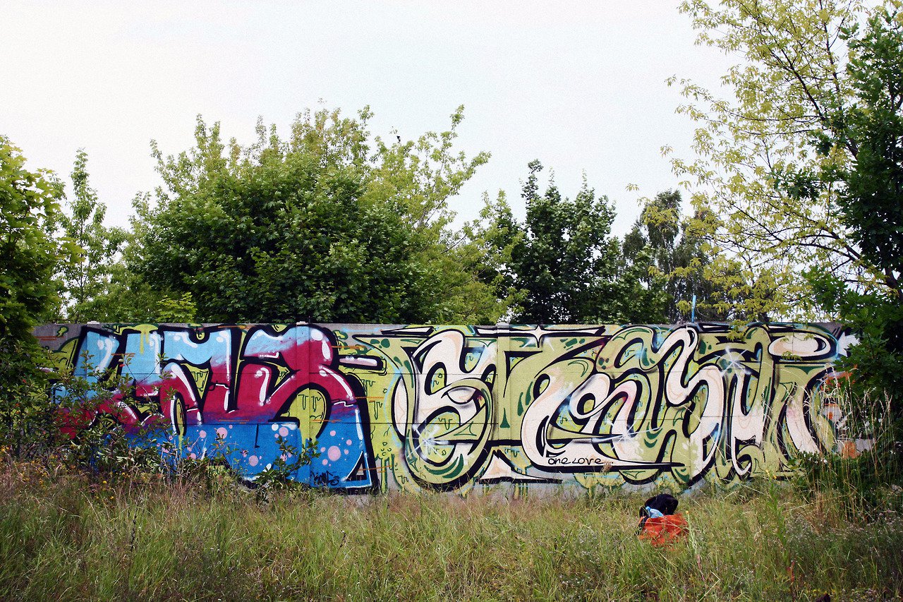 Graffiti Wall - Photo by smOkers3 - komZzi. (2014)