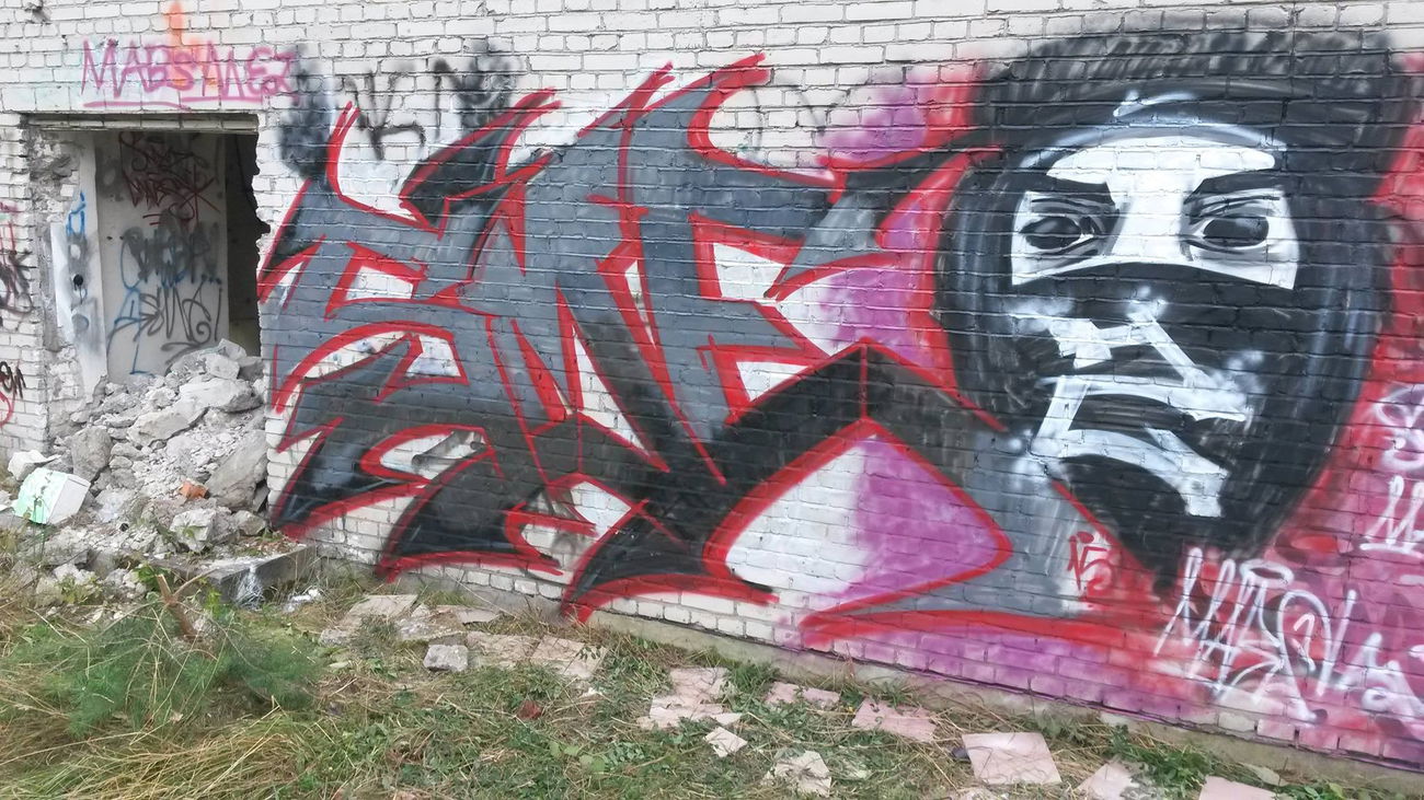 Graffiti Wall - Photo by smez