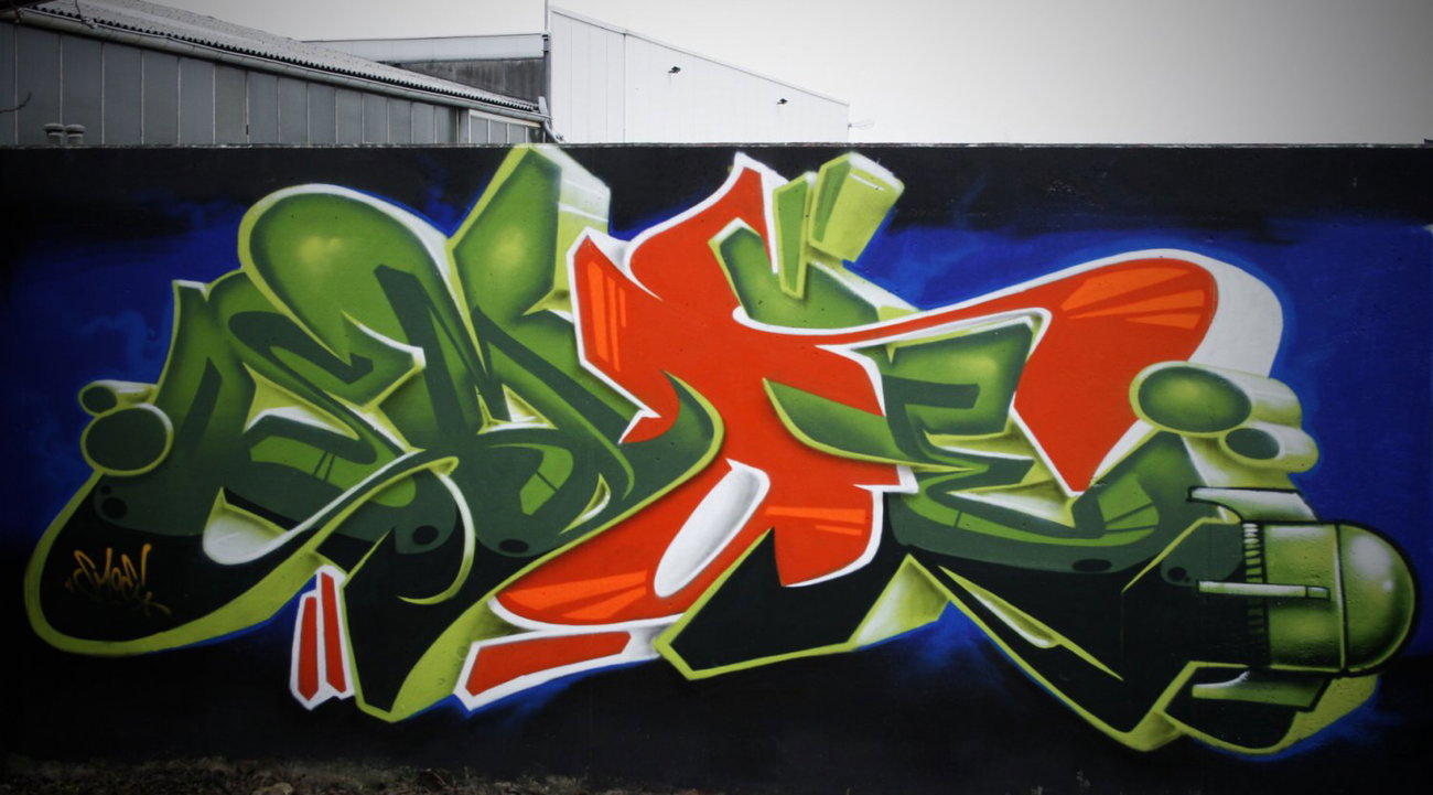 Graffiti Wall - Photo by smoe - smoe (2012)