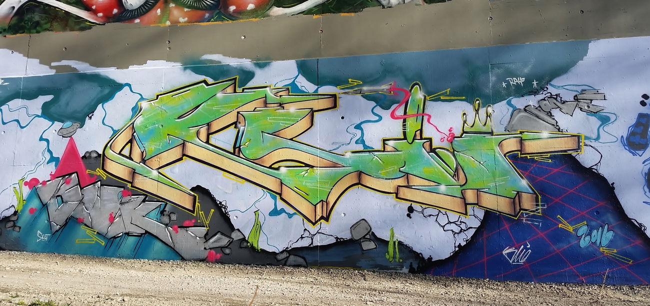 Graffiti Wall - Photo by smokealot
