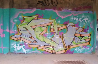 Graffiti Wall - Photo by smokealot - klio