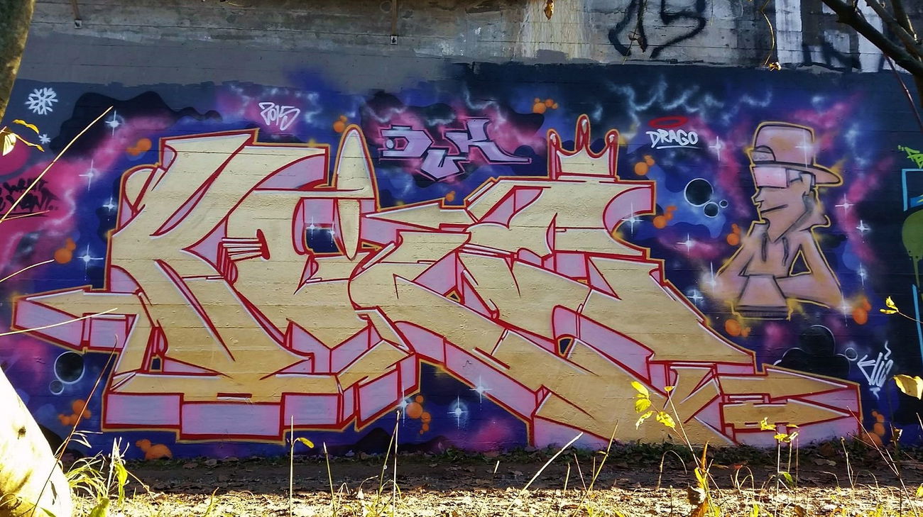 Graffiti Wall - Photo by smokealot - koile, klio