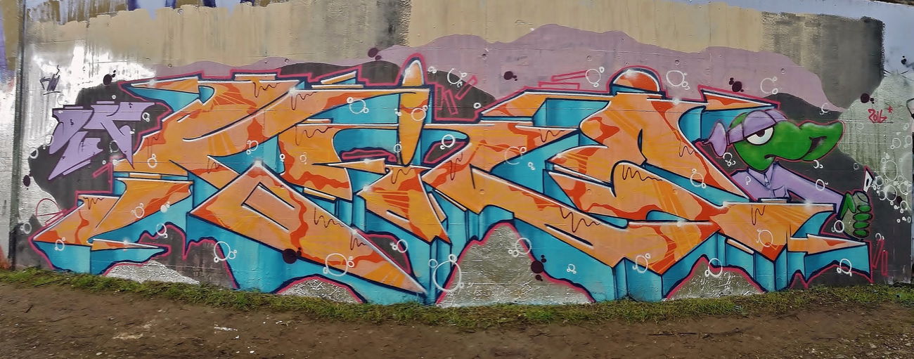Graffiti Wall - Photo by smokealot - koile, klio
