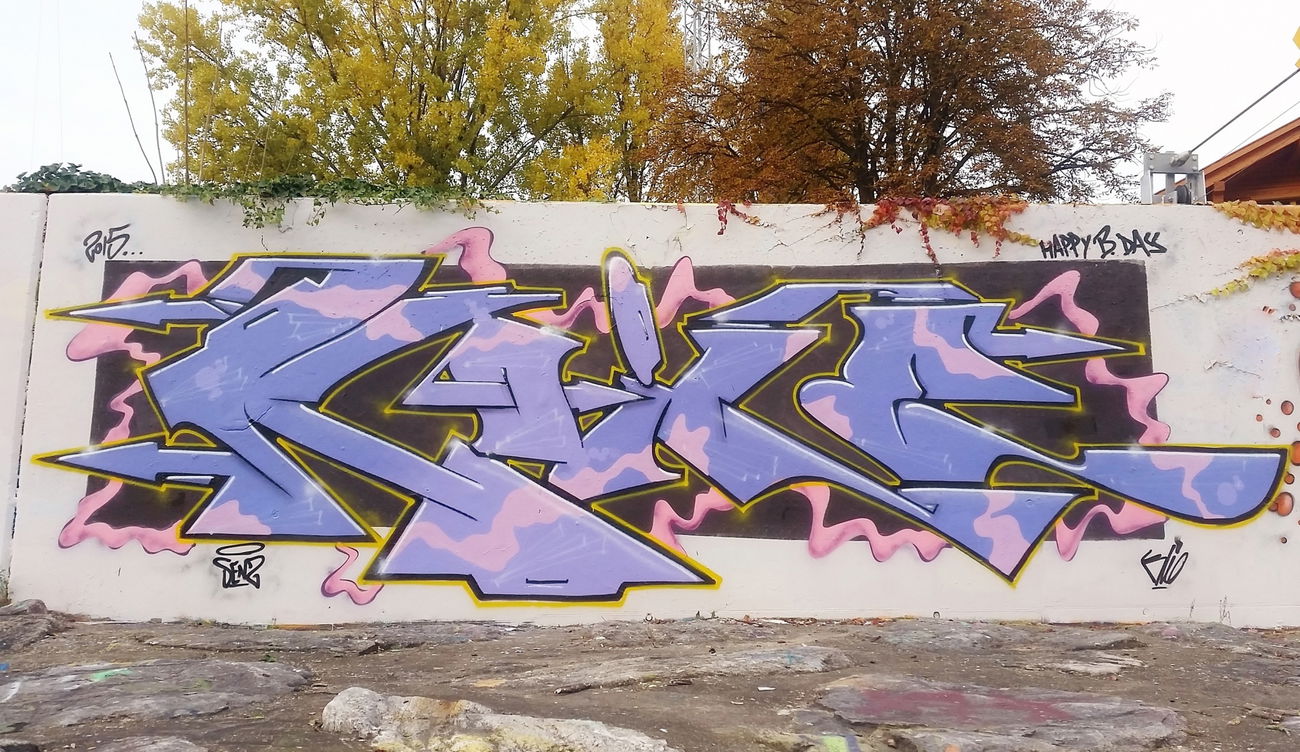 Graffiti Wall - Photo by smokealot - koile, klio