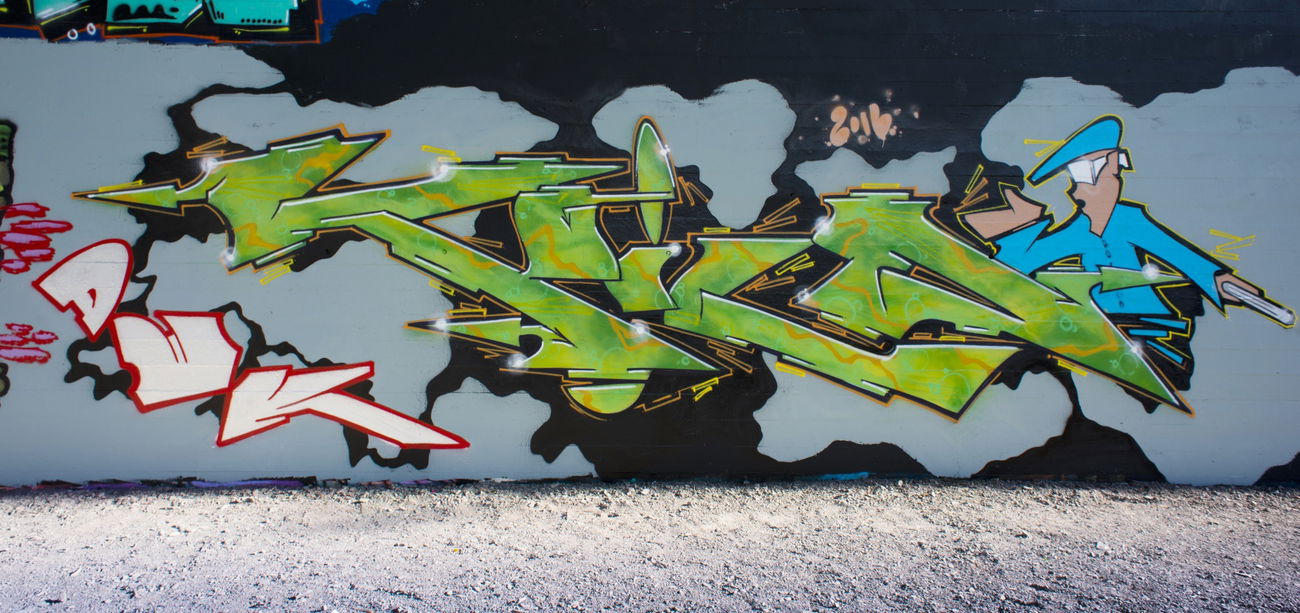 Graffiti Wall - Photo by smokealot - koile, klio
