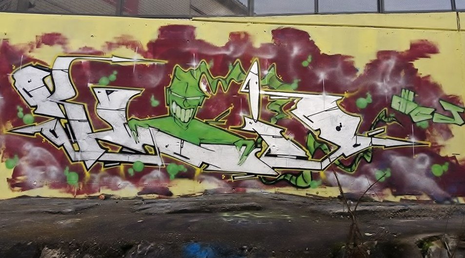 Graffiti Wall - Photo by smokealot - klio