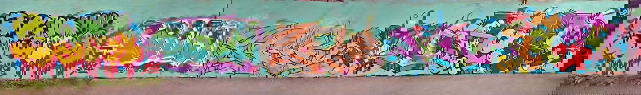 Graffiti Wall - Photo by smokealot - syak, rawramy, klio