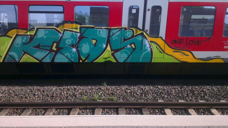 Graffiti Train in hamburg - Photo by snaqq - kids
