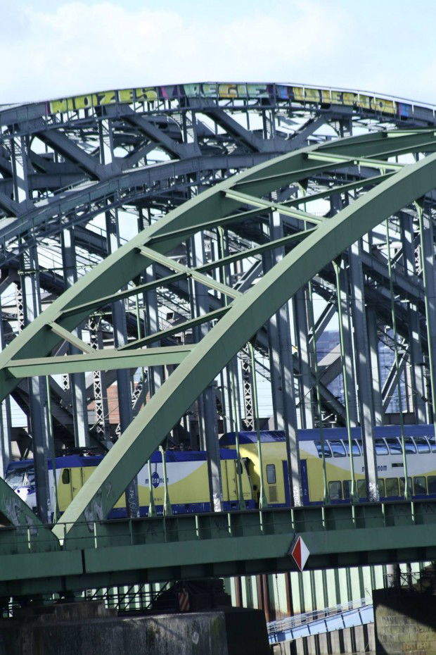 Graffiti Wall in HAMBURG - Photo by snaqq - moses, regie, demo