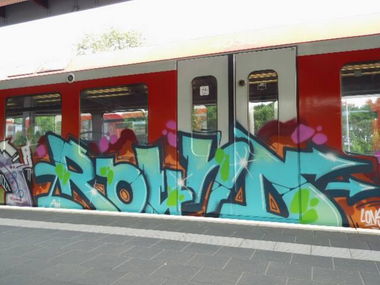 Graffiti Train in HAMBURG - Photo by snaqq - round