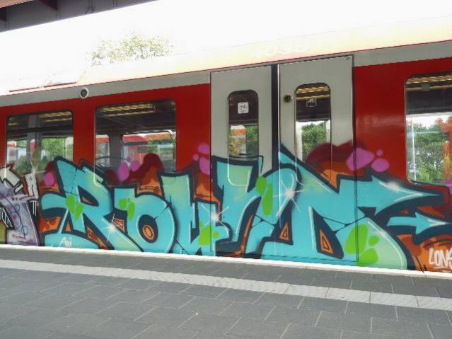 Graffiti Train in HAMBURG - Photo by snaqq - round