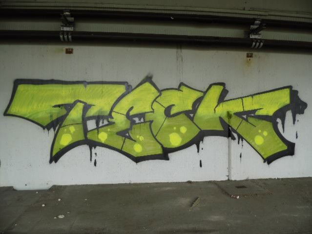 Graffiti Wall in HAMBURG - Photo by snaqq - teck (2013)