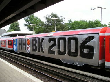 Graffiti Train in HAMBURG  - Photo by snaqq - BK, BLITZKRIEG (2006)