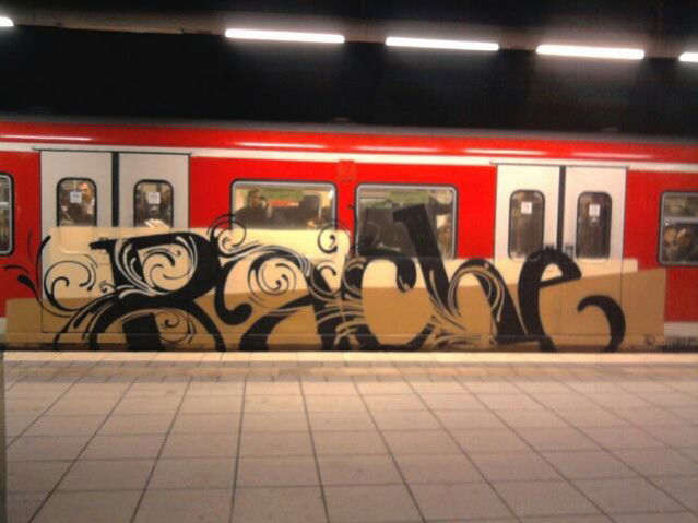 Graffiti Train in HAMBURG - Photo by snaqq - rache (2012)