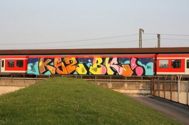 Graffiti Train in Hamburg - Photo by snaqq - kgz, bk