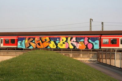 Graffiti Train in Hamburg - Photo by snaqq - kgz, bk