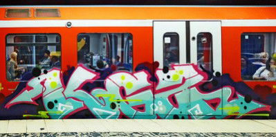 Graffiti Train in hamburg - Photo by snaqq - kgz, bk