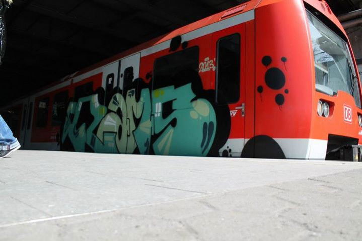 Graffiti Train in Hamburg - Photo by snaqq - rams, bk (2013)